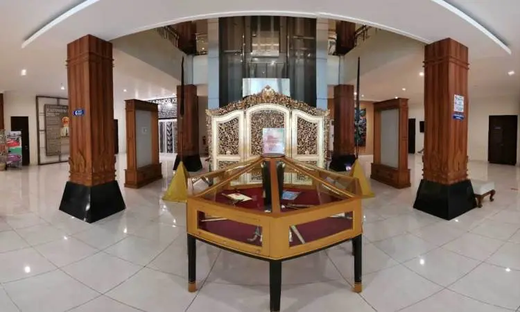 Museum Keris Nusantara: Memperdalam Pengetahuan Warisan Budaya Indonesia di Surakarta