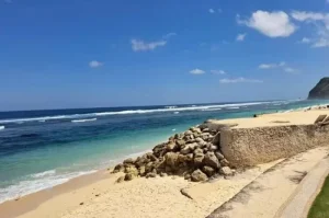 Pantai Melasti, Pantai Indah dengan Tempat Terbaik Menikmati Sunset di Bali
