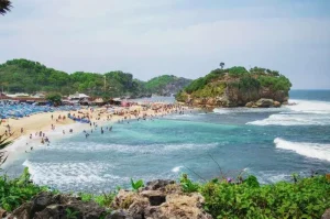 Pantai Drini, Pantai Cantik dengan Berbagai Aktivitas Seru di Gunung Kidul